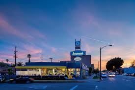 Located in west toluca lake, this villa is within 3 mi (5 km) of cbs studio center, universal studios hollywood, and warner brothers studio. Lemonade Toluca Lake Home Burbank California Menu Prices Restaurant Reviews Facebook