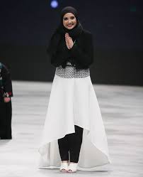 Mode baju hijab 2018 via fremode.com. Model Baju Gamis Batik Zaskia Sungkar