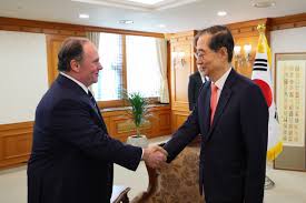 US Navy secretary eyes ties with Korea's top shipbuilders - The Korea Herald