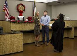 People Who Got Married At Justis Of The Peace Weddings Justice Of The Peace Marriage Courthouse Wedding Photos Justice Of The Peace Wedding Reception Games