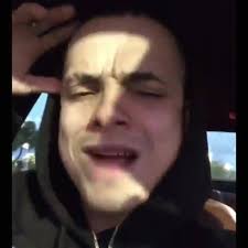 Deberían prohibir eso carro 😞