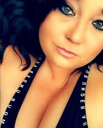 Ashley Hiemstra's Instagram, Twitter & Facebook