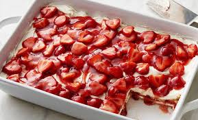 Cette Lasagne Dessert De Gateau Au Fromage Et Fraises Est Absolument Parfaite Recipe Delicious Desserts Cheesecake Recipes Strawberry Recipes