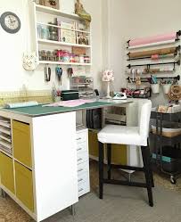 Etageres Ikea Kallax En 55 Idees De Rangement Pratiques Bar Inspirantetag Kallaxcolorees Etagres Bedroomid Ikea Kallax Regal Einrichtung Einrichtungsideen