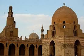 يعد جامع ابن طولون الكائن فى ميدان ابن طولون بالقاهرة بالقرب من مسجد السيدة زينب فى حى السيدة زينب ثالث المساجد فى Beautiful Mosques Mosque Ruins Architecture