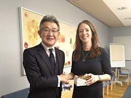 Fram till 1947 hade usa:s beskickningschef i regel ministers eller envoyés rang, därefter företräddes usa av en fullt ackrediterad ambassadör i enlighet med. Japans Ambassador I Sverige Auf Twitter Den Japanska Ministern Ryota Takeda Traffade Nyligen Jamstalldhetsminister Asa Lindhagen Vi Har Mycket Att Lara Av Varandra Asalindhagen Jamstalldhet Sverige Japan Utbyte Https T Co Qua3ecaaov