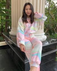 Dari mulai makanan, minuman, alat rumah tangga, hingga produk kecantikan. Potret Aliyyah Kohl Adik Sisca Kohl Yang Juga Viral