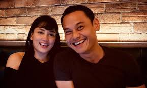 Bagaimanapun, dia tidak menyatakan secara khusus mengenai bentuk gangguan yang diterima oleh suaminya itu. Belum Lagi Bertunang Itu Semua Khabar Angin