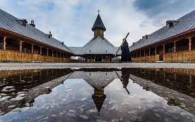 Mănăstirea sfânta ana este situată în orașul orșova pe defileul dunării, unul dintre cele mai frumoase locuri naturale din țara noastră. Manastirea Sfanta Ana Orsova Orsova Clisura Dunarii Facebook