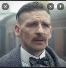 🏈 Aaron Rodgers #peakyblinders cut!!! ✂️... Peaky Rodgers! 😜 by  @Lindseyneavitt901 at @ninezeroone 👊🏼💥