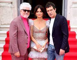 Born 25 september 1949) is a spanish filmmaker, director, screenwriter, producer, and former actor. Pedro Almodovar Las 7 Fotos Del Pasado Que Ni El Mismo Recordaba