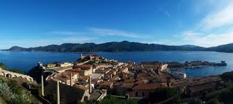 Villa le sirene è stata realizzata come unifamiliare alla fine degli anni '60 e di recente accuratamente ristrutturata e suddivisa in 9 appartamenti indipendenti, così composti Comprare Casa Al Mare In Toscana Prezzi E Consigli