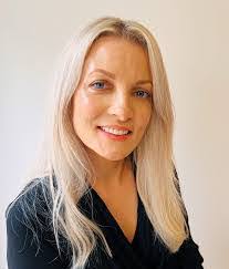 Christine Underhill's Instagram, Twitter & Facebook