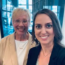 Here's a helpful tip and demo of singing in tongues, which is one of the  anointed ways to worship in the Spirit. 1 Cor. 14:15 and Eph. 5:19 are two  of the