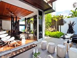 By looking to hotel chains for inspiration you can cut a bit of the guesswork out as they have put a tremendous amount of time and energy into their decor. Beach House Decorating Ideas