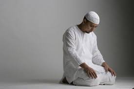 Bacaan Dzikir Setelah Sholat 5 Waktu Arab Latin Dan Terjemah Dzikir Ringkas Dan Padat Keutamaan Dzikir Untuk Dunia Dan Akhirat Doa S Manusia Islam Berenang