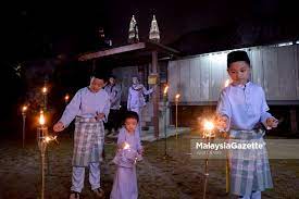 Gunung himalaya terletak di asia lukisan pemandangan rumah kampung. Daily Life Raya Sedondon Di Ibu Kota Kuala Lumpur Rayaaidilfitri2019