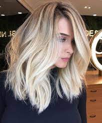 60 Lustige Und Schmeichelhafte Mittlere Frisuren Fur Frauen Frauen Frisuren Fur Lustige Bob Frisur Haarfarben Coole Frisuren