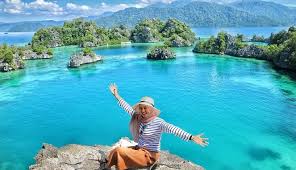 With four spindly arms spinning outward, sulawesi's spidery shape is easily recognizable. Pulau Di Sulawesi Yang Kerap Dijuluki Miniatur Raja Ampat Sangat Memikat