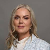 Julie Craddock's Instagram, Twitter & Facebook