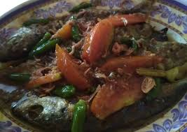 Masakan ini biasanya disajikan bersama masak hingga mendidih, lalu kecilkan api dan tetap masak selama kurang lebih 10 menit hingga ikan matang. Resep Ikan Kembung Bumbu Kuning Anti Gagal Resep Kekinian Yang Enak