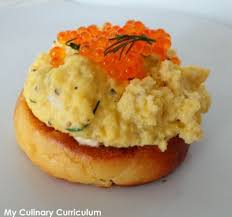 Oeufs Brouilles Au Brillat Savarin Et Oeufs De Truite Scrambled Eggs With Brillat Savarin Cheese And Trou Recette Oeufs Brouilles Oeufs Brouilles Alimentation