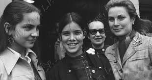 Princess Grace Princess Caroline And A Friend Of Her Arrive To Philadelphia Where They Are Going To Spend Grace Kelly Principessa Carolina Carolina Di Monaco