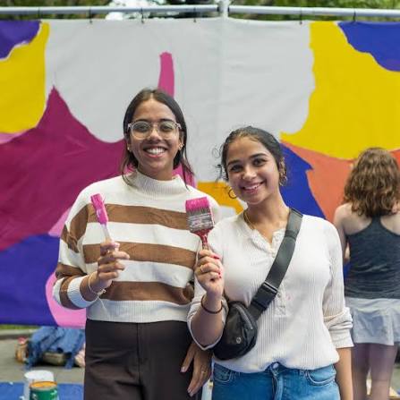 Volunteer with refugees | IRC