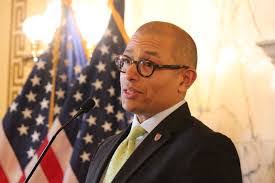 Bart Quinn's Instagram, Twitter & Facebook