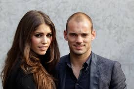 Pregnant yolanthe poses with jan kooijman (celebsinn.com). Yolanthe Sneijder Cabau Comes To Dubai For The World Premiere Of La Perle By The Media Office