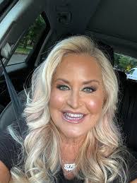 Amy Geier's Instagram, Twitter & Facebook