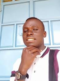 Hii ndio tunaita true love au? 😅 Bahati na Diana Marua wamekosolewa sana  mitandaoni baada ya video kuonyesha Diana akimlisha Bahati ugali kwa mdomo.  #HapaNdipo