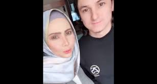 Meletop temu bual bersama rozita che wan dan zain saidin episod 102 14 10 2014. Showbiz Che Ta Sans Falsies Gets Praises From Fans