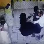 بالفيديو.. فتاة تتعارك مع شاب