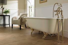 Maybe we could try and marinate this huge amount of meat in the bathtub. Classic Bathrooms Badezimmern Im Traditionellen Und Klassischen Stil Exklusive Badezimmern Im Traditionellen Und Klassischen Stil