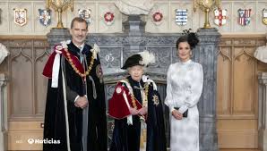 Príncipe sin reino, infidelidades varias, una relación difícil con su hijo y una lealtad infinita por la reina. Felipe Vi Es Investido Caballero De La Orden De La Jarretera Por La Reina Isabel Ii