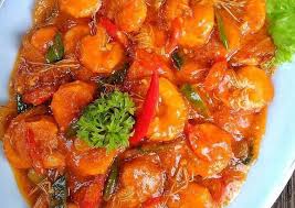 Kalau kamu belum tahu rasanya dan kepengin tumis bumbu halus ke dalam wajan hingga harum dan berubah warna, masukkan tomat, bawang bombay, serai, daun jeruk, dan jahe. Resep Udang Saus Padang Sederhana Cobain Yuk