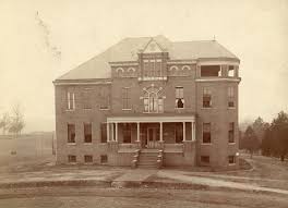 Here S An Early Photo Of Bartlett Hall The Building Was Completed In 1901 And Later Expanded In 2000 Students Most Maryville College Early Photos Maryville