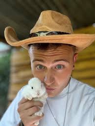 Beatka, uspokój się". Tutaj strusica emu stała się gwiazdą, a Adrian  stworzył zwierzęcy raj