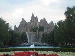 New in 2021, canada's wonderland will debut mountain bay cliffs in splash works. File Wonder Mountain Jpg Wikipedia