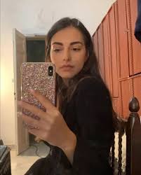 وكانت فاليري أبو شقرا تزوجت من رجل الأعمال زياد عمّار في حفل فخم اقيم في فترة أزمة انتشار كورونا، وحرصت خلال فترة حملها على استعراض العديد من اطلالاتها بملامح الحمل وبطنها البارز فتألقت بالعديد من الفساتين الأنيقة. Ø´ÙˆÙ‚ ÙØ§Ù„ÙŠØ±ÙŠ Ø§Ø¨Ùˆ Ø´Ù‚Ø±Ø§ Ø§Ù„Ø¬Ù…Ø§Ù„ ÙˆØ§Ù„Ø¬Ø§Ø°Ø¨ÙŠØ© ÙˆØ§Ù„Ù†Ø¹ÙˆÙ…Ø© Facebook