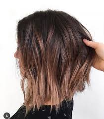 Frisuren 2020 Hochzeitsfrisuren Nageldesign 2020 Kurze Frisuren Balayage Kurze Haare Hellbraune Highlights Kurzes Haar Balayage