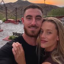 Happy anniversary babe, thank you for such a beautiful night🫶🏼🤎