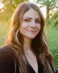 Kristen Darr's Instagram, Twitter & Facebook