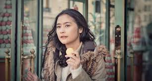 Sementara prilly latuconsina tengah berada di kasur sambil menutup wajahnya dengan selimut. Prilly Latuconsina Senang Dipeluk Hantu Kecil Radarcirebon Com