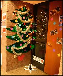 Plus, we're sharing 12 christmas door, table and tree decoration ideas to finish the look. Mrs Orman S Classroom Holiday Door Decorating