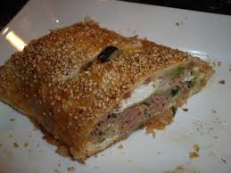 Pikanter Blatterteig Strudel Mit Zucchini Und Schinken Auch Als Vorspeise Geeignet Rezept Rezept Rezepte Blatterteig Strudel