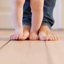 Laufen Lernen Wie Und Wann Lernen Babys Laufen Eltern De
