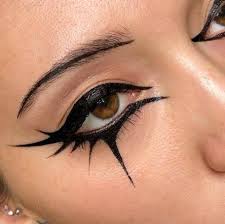 Fashion Editorial Makeup Graphic Eyeliner 15 Ideas Howtoapplyeyeserum In 2020 Fashion Editorial Makeup Halloween Eye Makeup Edgy Makeup