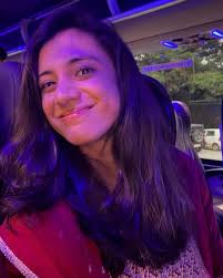 Easy smiles, effortless vibes — Smriti Mandhana! ⭐ 💙